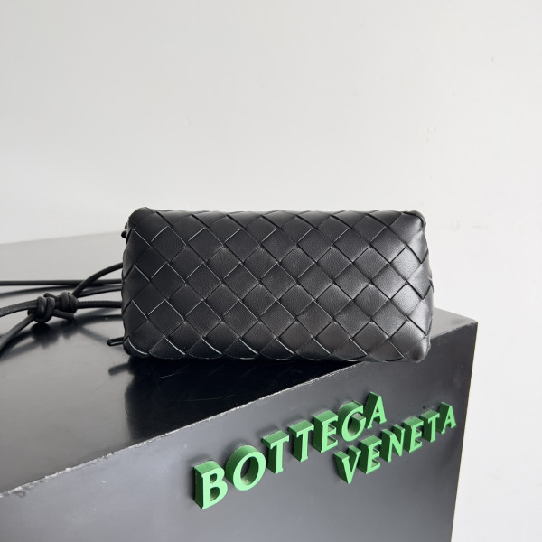 bo*te*ga Ve*ne*ta intrecciato concert pouch