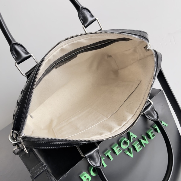 bo*te*ga Ve*ne*ta slim intrecciato briefcase