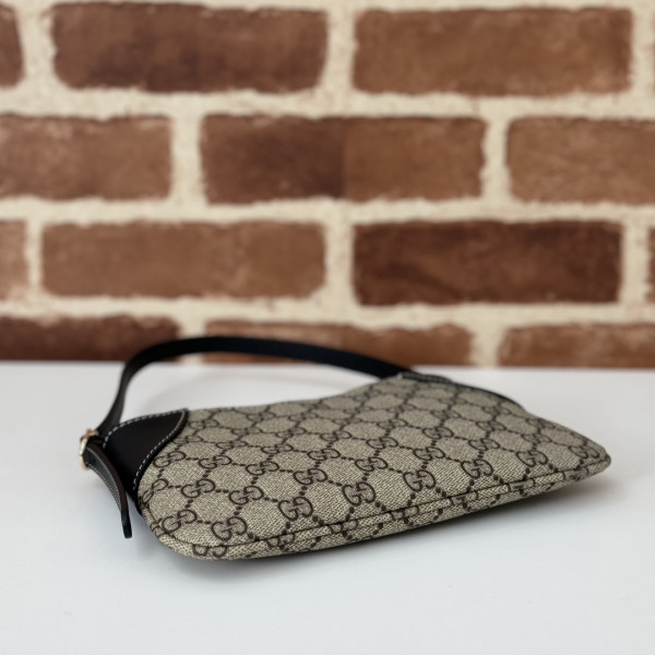 g*u*i gg emblem S*per mini shoulder bag-18*10*3cm