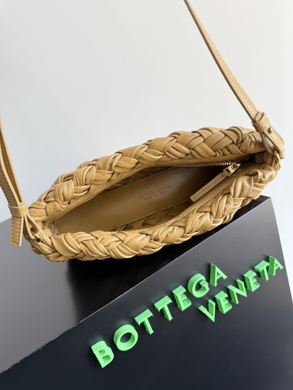 bo*te*ga Ve*ne*ta kalimero cha cha