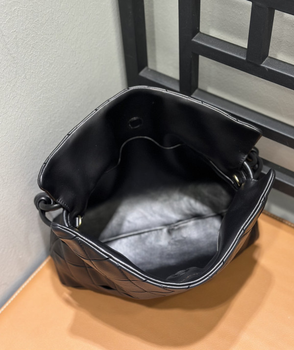 Lowee Flamenco purse - 30*24.5*10cm