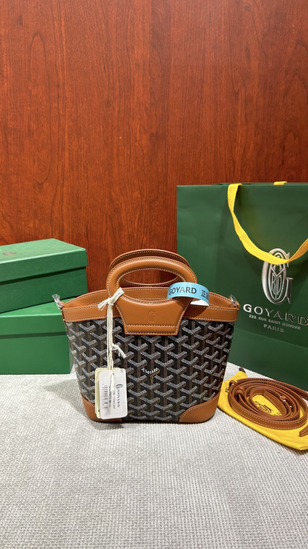 Go*ard beluga  - 23×18.5×8cm