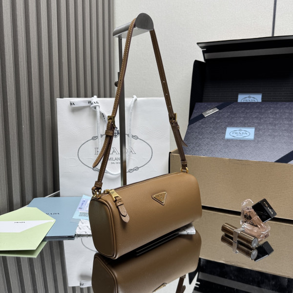 Pra*a leather pouch - 22*9*7.5cm